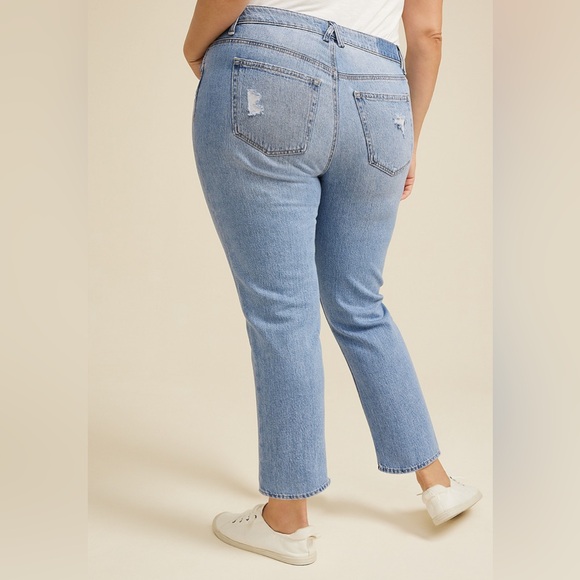 NWT MAURICES - PLUS SIZE GOLDIE BLUE LIGHT CHEEKY TAPER ANKLE JEAN - Picture 3 of 10